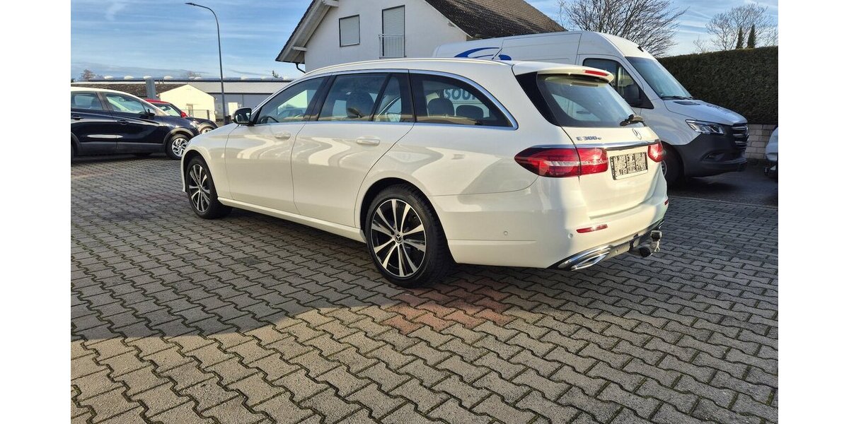 Mercedes-Benz E 300 e T Avantgarde AHK, LED, Rückfahrkamera, App 55.700 km 29.990 &euro; Rodgau 63110