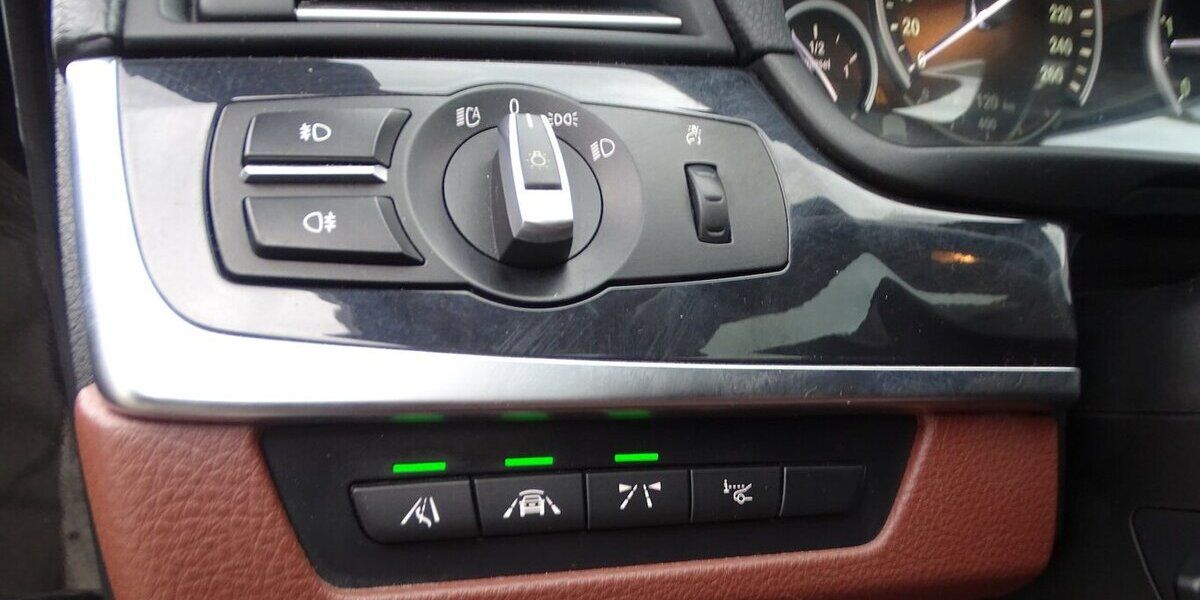 BMW 530d xDrive Leder, Panorama, Navigation, Bi-Xenon 305.861 km 8.990 &euro; Rodgau 63110