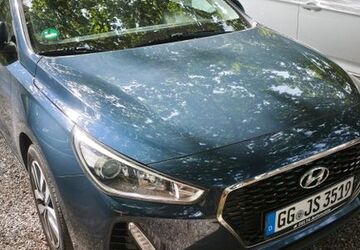 Hyundai i30 188.000 km 9.400 &euro; Frankfurt 60528