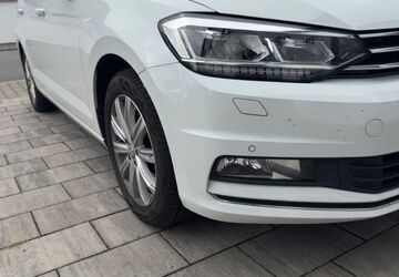 VW Touran 143.389 km 15.499 &euro; Babenhausen 64832