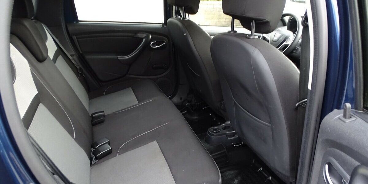 Dacia Duster 1,2l Black Shadow 4x2 Klima, Einparkhilfe h 119.200 km 6.490 &euro; Rodgau 63110