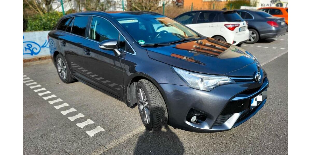 Toyota Avensis 162.700 km 12.390 &euro; Frankfurt am Main 60433