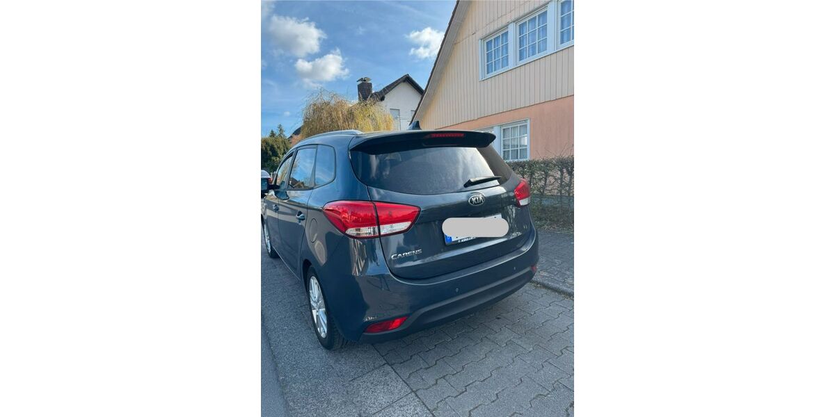 Kia Carens 128.000 km 8.900 &euro; Bad Homburg 61350
