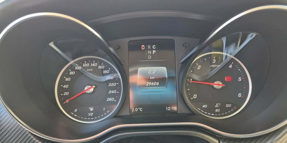 Mercedes-Benz V 300 d AVANTGARDE EDITION lang AMG Line Distronic 21.350 km 58.900 &euro; Rodgau 63110