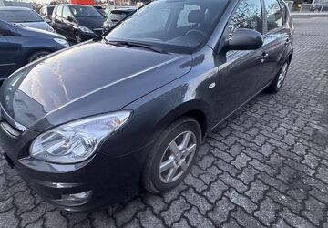 Hyundai i30 308.000 km 990 &euro; Hanau 63452
