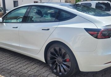 Tesla Model 3 42.000 km 32.900 &euro; Frankfurt 60439
