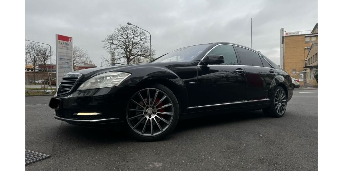 Mercedes-Benz S 400 225.000 km 13.100 &euro; Frankfurt am Main 60486
