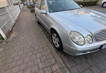 Mercedes-Benz E 320 268.000 km 4.300 &euro; Frankfurt am Main 65934