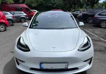 Tesla Model 3 35.900 km 32.800 &euro; Frankfurt am Main 60599