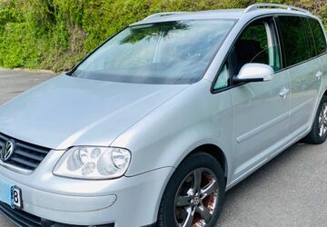 VW Touran 251.000 km 2.990 &euro; Frankfurt am Main 60435