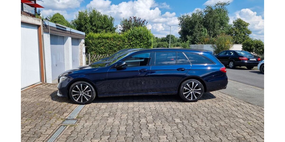 Mercedes-Benz E 300 95.800 km 27.400 &euro; Kelkheim 65779